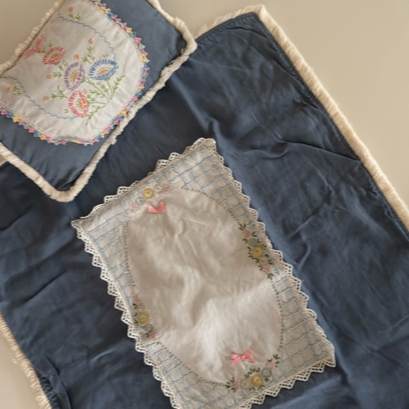 Vintage baby pillow and blanket set - Picture 9 of 9